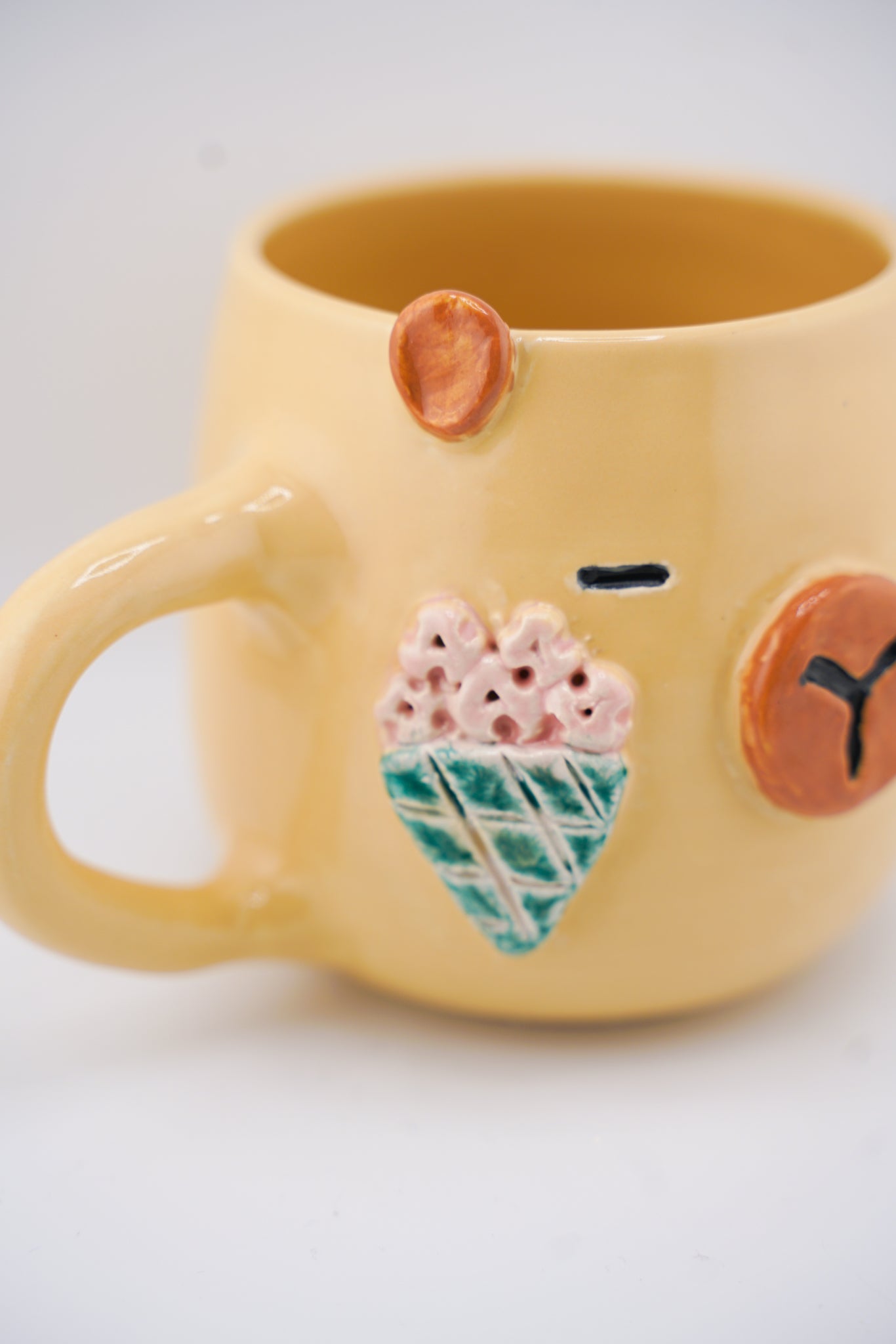 Bouquet Capy Mug [Spring '26]