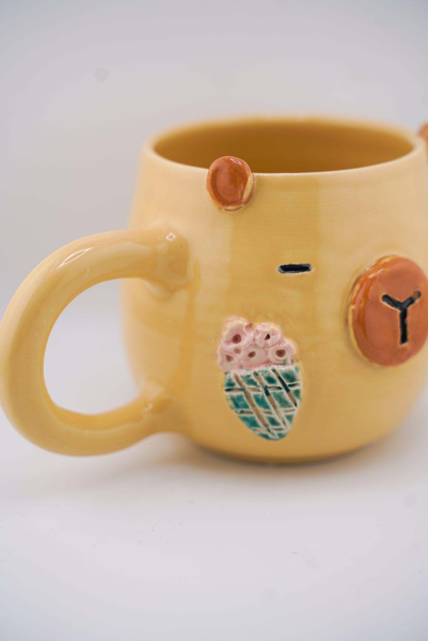Bouquet Capy Mug [Spring '26]